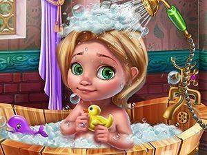Toddler Goldie's Bath & Dress-Up